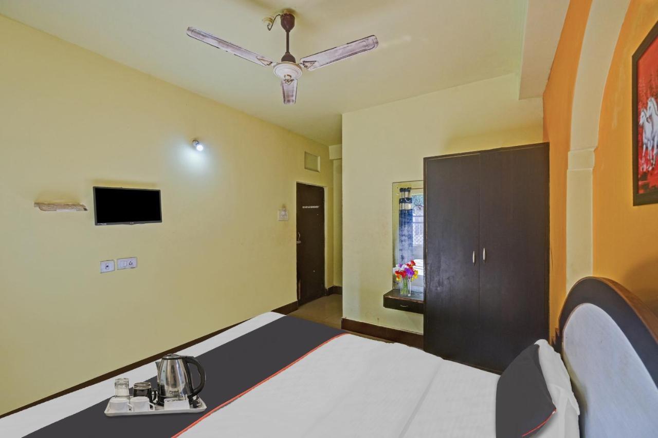 Collection O Shree Bhumi Hotel Puri Buitenkant foto