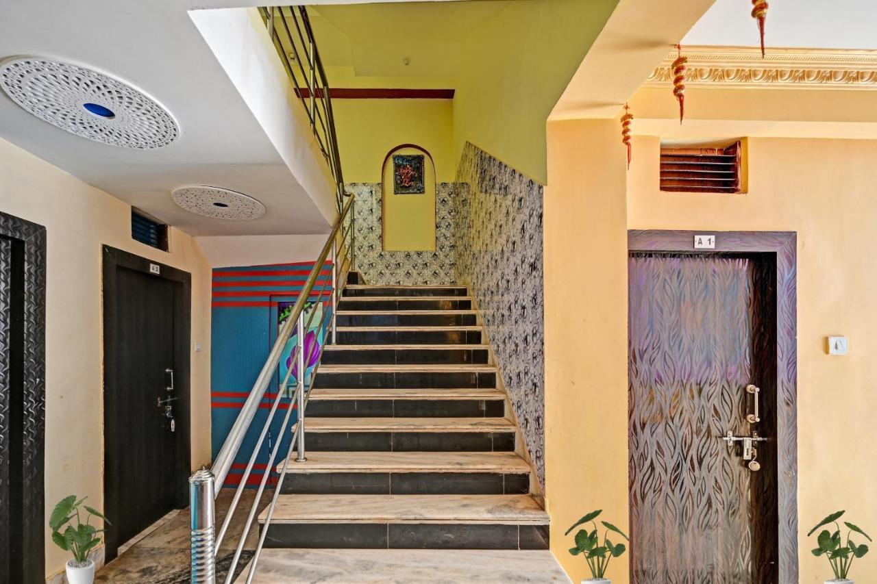 Collection O Shree Bhumi Hotel Puri Buitenkant foto